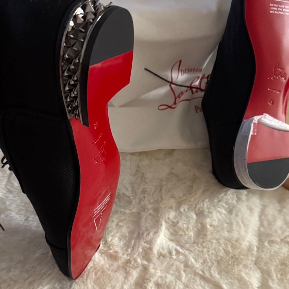 Christian Louboutin Elegant Black Oxfords - Picture 6 of 7